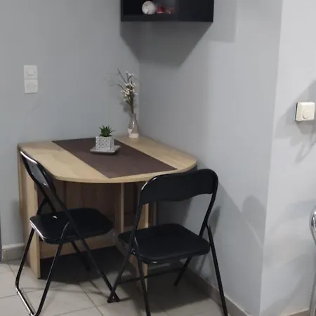 3 Brothers Iii - Sense Of Grey Lägenhet Tríkala